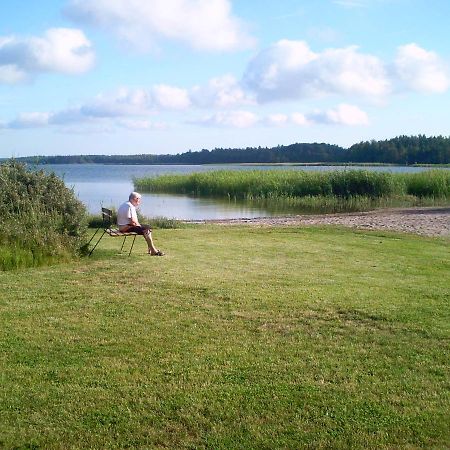 Vila Soederoe Stugby Finstrom Exteriér fotografie